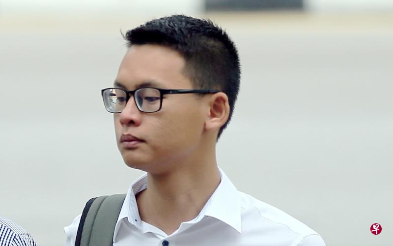 被告陈保树案发时是第一精卫营支援连连长,他昨早抵达法庭面对一项行为鲁莽导致他人死亡控状。(海峡时报) 被告陈保树案发时是第一精卫营支援连连长,他昨早抵达法庭面对一项行为鲁莽导致他人死亡控状。(海峡时报)