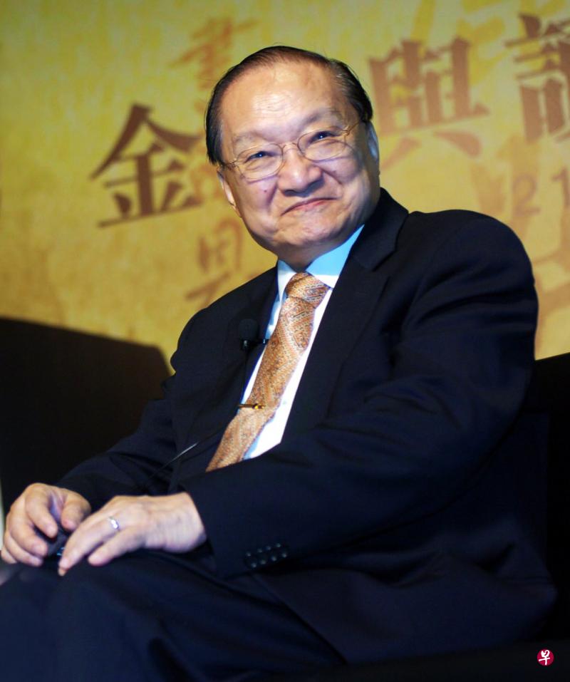 无论是当小说家、电影编剧、或报纸老板,金庸的职业生涯离不开文字,写过的社论与小说,都影响了数以万计的人。(中新社) 无论是当小说家、电影编剧、或报纸老板,金庸的职业生涯离不开文字,写过的社论与小说,都影响了数以万计的人。(中新社)