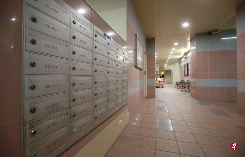 对准信箱方向的警方电眼,相信拍到被告第三次的骚扰行为。 对准信箱方向的警方电眼,相信拍到被告第三次的骚扰行为。