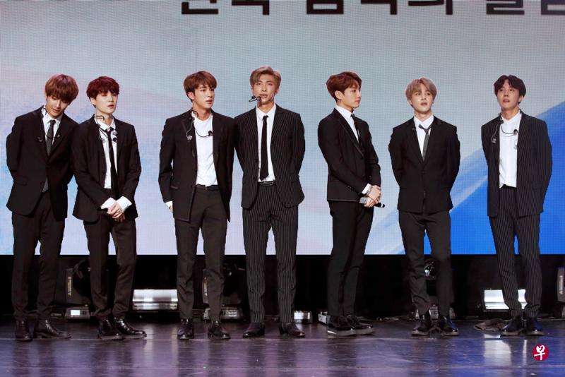 韩国人气男团“防弹少年团”(BTS)的歌曲在苹果音乐串流平台“Apple Music”的播放量突破10亿次,创韩国歌手之首。(法新社) 韩国人气男团“防弹少年团”(BTS)的歌曲在苹果音乐串流平台“Apple Music”的播放量突破10亿次,创韩国歌手之首。(法新社)
