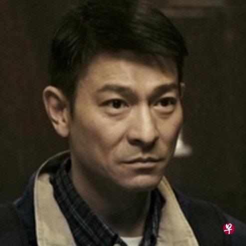 邹文怀(右图)在《桃姐》客串,支持刘德华。(互联网) 邹文怀(右图)在《桃姐》客串,支持刘德华。(互联网)