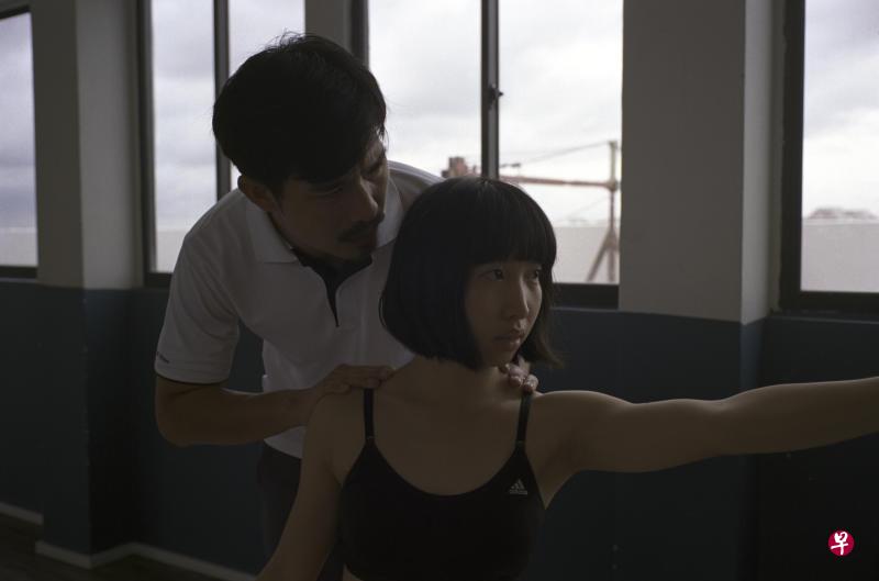 方展发(左)与王业涵在本地短片《盛夏之间》中是师生关系。(图:SGIFF ) 方展发(左)与王业涵在本地短片《盛夏之间》中是师生关系。(图:SGIFF )