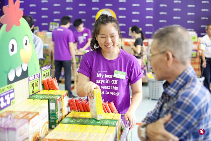 配合来临周末的特卖会,GobblerCo将举办一场捐赠活动,鼓励消费者从一个推荐的购物清单中,挑选他们想购买及捐赠给有需要者的日用品和家庭用品。(康福德高提供) 配合来临周末的特卖会,GobblerCo将举办一场捐赠活动,鼓励消费者从一个推荐的购物清单中,挑选他们想购买及捐赠给有需要者的日用品和家庭用品。(康福德高提供)