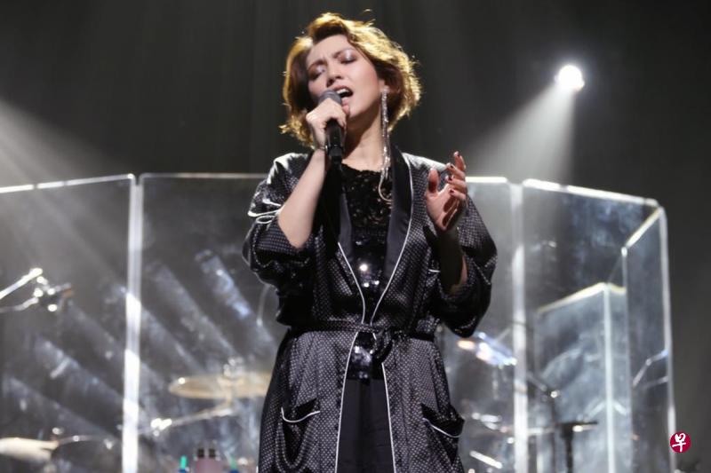 陈洁仪用歌声与歌迷分享25年的歌唱历程。(图/Banshee) 陈洁仪用歌声与歌迷分享25年的歌唱历程。(图/Banshee)