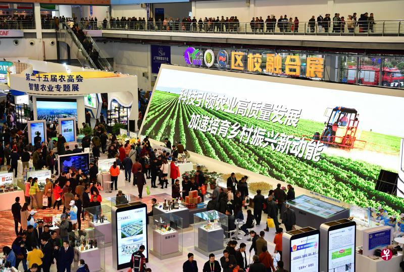 第25届中国杨凌农业高新科技成果博览会本月5日在陕西杨凌开幕,举办国际农业合作交流、现代农业发展研讨、特色现代农业展览展示等七大板块60多项活动。(新华社) 第25届中国杨凌农业高新科技成果博览会本月5日在陕西杨凌开幕,举办国际农业合作交流、现代农业发展研讨、特色现代农业展览展示等七大板块60多项活动。(新华社)