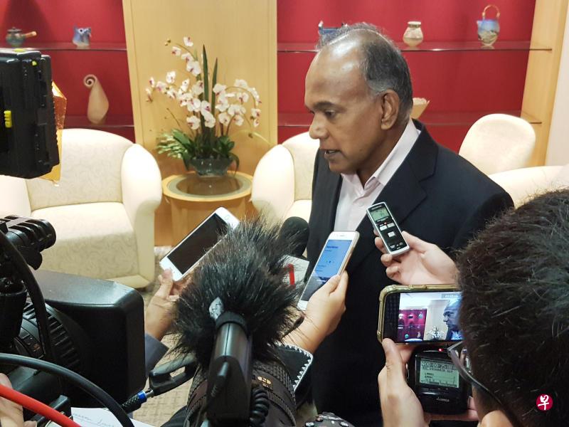 尚穆根指责发布假信息者通过隐晦的手段,意图破坏新加坡和新加坡总理的声誉。(蓝云舟摄) 尚穆根指责发布假信息者通过隐晦的手段,意图破坏新加坡和新加坡总理的声誉。(蓝云舟摄)