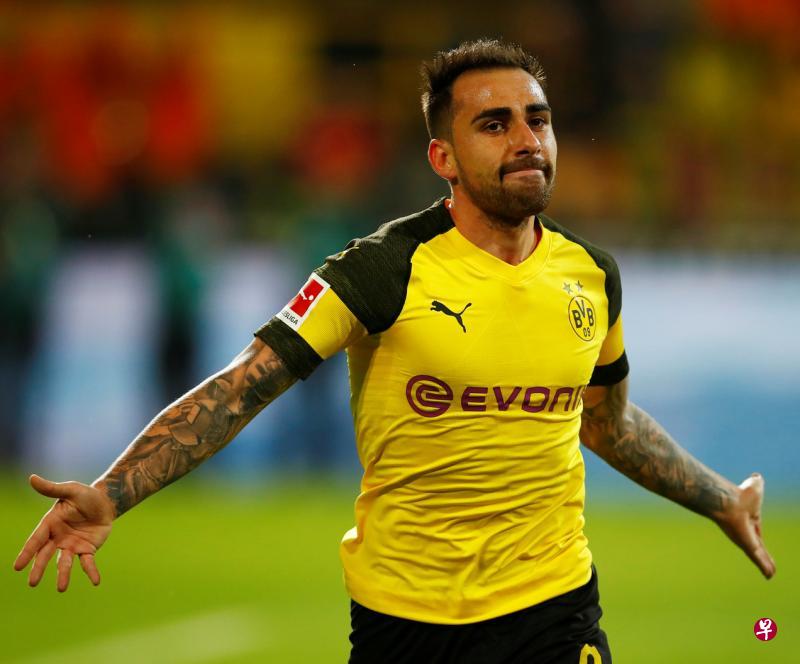 阿尔卡塞尔为多特蒙德攻入致胜球,助球队反败为胜。(路透社) 阿尔卡塞尔为多特蒙德攻入致胜球,助球队反败为胜。(路透社)