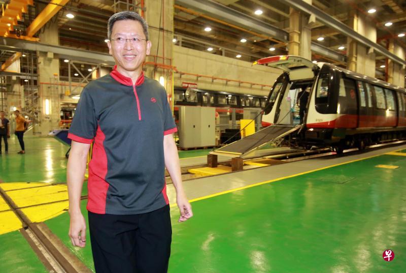 集团首席执行长梁建鸿昨天在金泉车厂与媒体会面,分享他上任三个月来对公司的观察,以及公司的改组计划。(唐家鸿摄) 集团首席执行长梁建鸿昨天在金泉车厂与媒体会面,分享他上任三个月来对公司的观察,以及公司的改组计划。(唐家鸿摄)