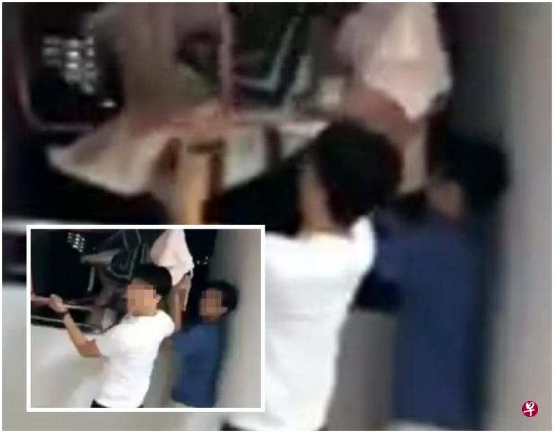 晾衣架上还晾着衣服,重量不轻,砸中人后果不堪设想。(取自面簿) 晾衣架上还晾着衣服,重量不轻,砸中人后果不堪设想。(取自面簿)