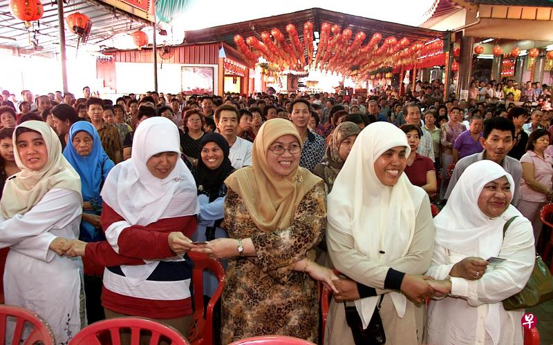 我国经济要继续增长,社会要更加进步与繁荣,确保宗教和谐是至关重要的。(档案照) 我国经济要继续增长,社会要更加进步与繁荣,确保宗教和谐是至关重要的。(档案照)