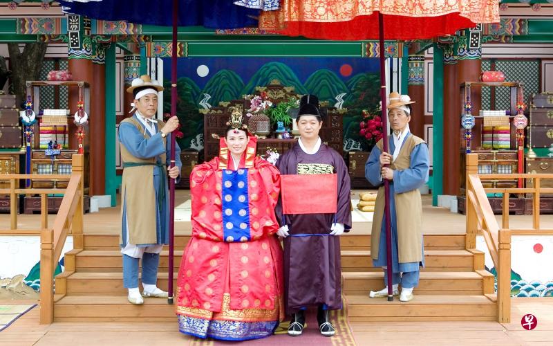 孙慧仪(左二)在首尔生活了六年,难免会想家。(受访者提供) 孙慧仪(左二)在首尔生活了六年,难免会想家。(受访者提供)