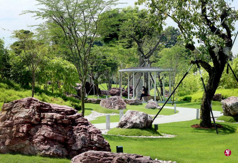 昨日开幕的日式幽雅花园希望为访客提供一个放松心情、远离人群的幽静场所。(严宣融摄) 昨日开幕的日式幽雅花园希望为访客提供一个放松心情、远离人群的幽静场所。(严宣融摄)