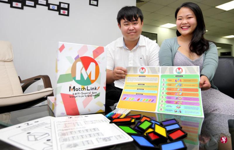 谢易霖(右)因外公可能患上失智症,而启发她设计出能帮助患者康复的游戏MatchLink,并与公司联合创办人沈政宇在约一年前决定将游戏推出市场。 谢易霖(右)因外公可能患上失智症,而启发她设计出能帮助患者康复的游戏MatchLink,并与公司联合创办人沈政宇在约一年前决定将游戏推出市场。