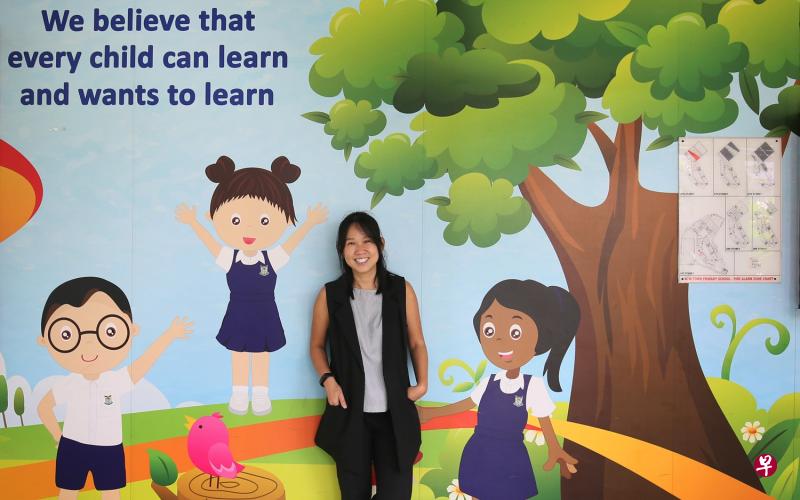 学生福利人员甄丽琼坚信,每个孩子都应获得机会发挥潜能,她希望自己所做的能帮到有需要的孩子和家庭。(龙国雄摄) 学生福利人员甄丽琼坚信,每个孩子都应获得机会发挥潜能,她希望自己所做的能帮到有需要的孩子和家庭。(龙国雄摄)