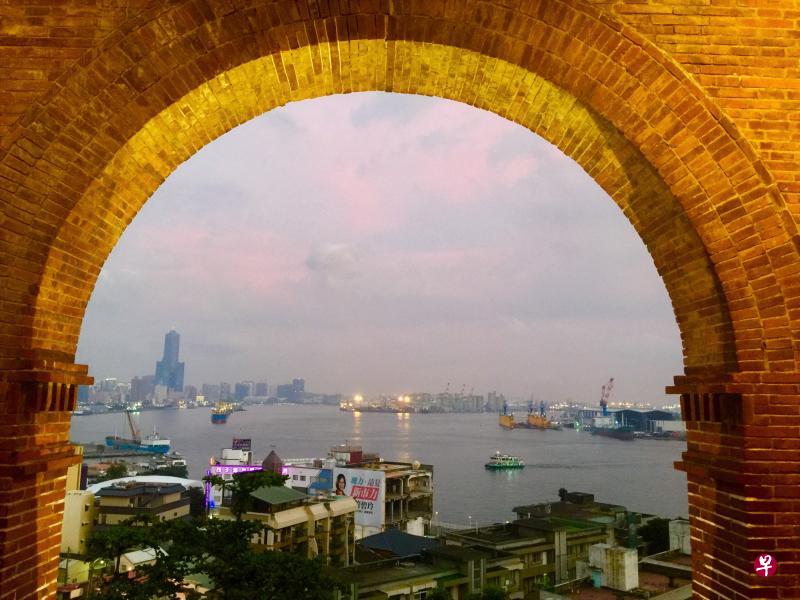 高雄港揽胜。 高雄港揽胜。