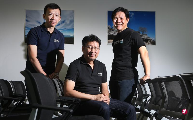 姚锡麟(左起)、劳万成和周士达希望通过自己人到中年还能挑战珠峰的实际行动,鼓励公众对精神病患伸出援手,勇敢迈出第一步。(梁伟康摄) 姚锡麟(左起)、劳万成和周士达希望通过自己人到中年还能挑战珠峰的实际行动,鼓励公众对精神病患伸出援手,勇敢迈出第一步。(梁伟康摄)