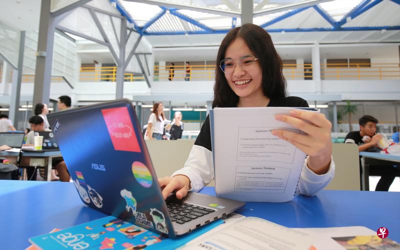 新加坡理工学院学生李梦婷加入朋辈支援计划后,把应对和处理心理病患的知识运用在日常生活上。(唐家鸿摄) 新加坡理工学院学生李梦婷加入朋辈支援计划后,把应对和处理心理病患的知识运用在日常生活上。(唐家鸿摄)
