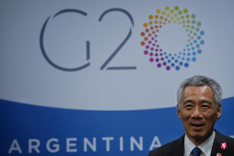 科技的日新月异造成员工因担心饭碗难保而惴惴不安,李显龙总理以亚细安轮值主席国身份出席二十国集团领导人峰会时敦促各国,拥抱改变而不是阻挡它的发生。(海峡时报) 科技的日新月异造成员工因担心饭碗难保而惴惴不安,李显龙总理以亚细安轮值主席国身份出席二十国集团领导人峰会时敦促各国,拥抱改变而不是阻挡它的发生。(海峡时报)