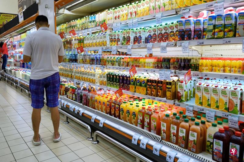 如果国人支持,政府将对预先包装加糖饮料的生产商和进口商征收糖税。(曾坤顺摄) 如果国人支持,政府将对预先包装加糖饮料的生产商和进口商征收糖税。(曾坤顺摄)