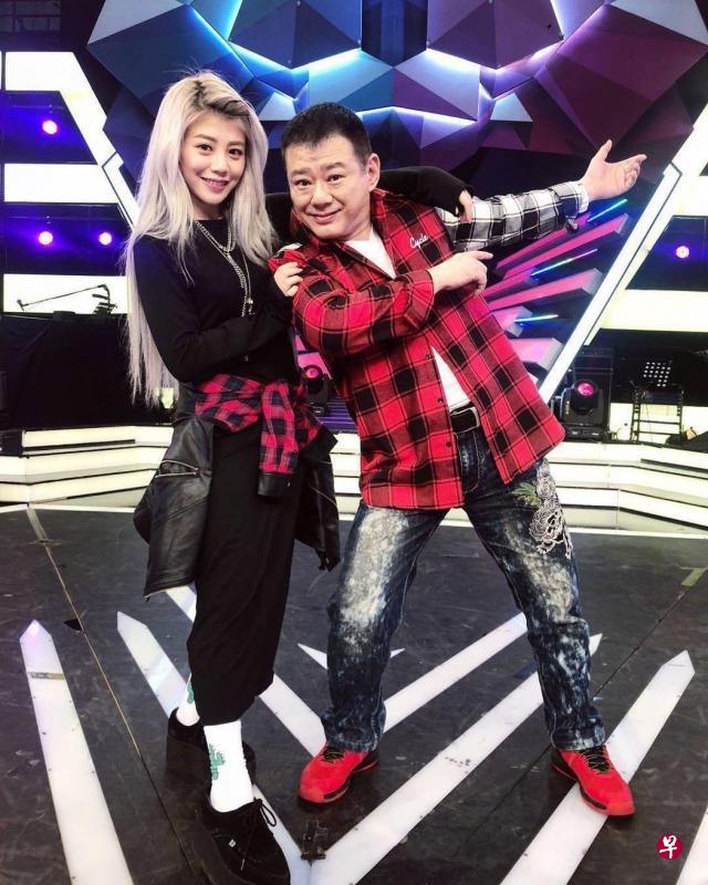 安迪的歌手女儿林吟蔚（左）遗憾父亲来不及亲自把自己嫁掉。