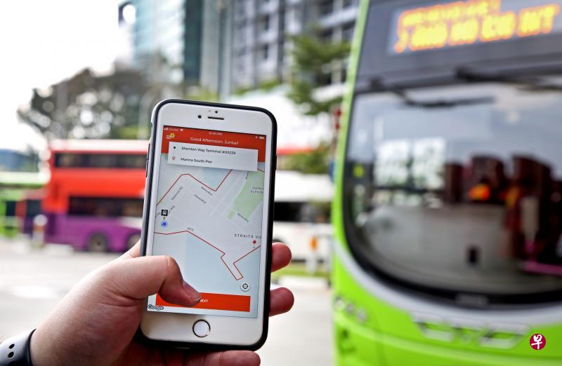 要使用“随需而至”的公共巴士服务,乘客须先下载BusGo或BusNow手机应用,之后便能在指定时段呼叫巴士。(严宣融摄) 要使用“随需而至”的公共巴士服务,乘客须先下载BusGo或BusNow手机应用,之后便能在指定时段呼叫巴士。(严宣融摄)