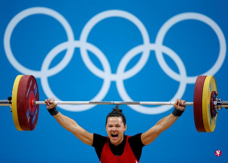 ▲迟至今年4月才被确认为2012年奥运举重冠军的克里斯蒂娜,前天终于获颁奥运金牌。(路透社) ▲迟至今年4月才被确认为2012年奥运举重冠军的克里斯蒂娜,前天终于获颁奥运金牌。(路透社)