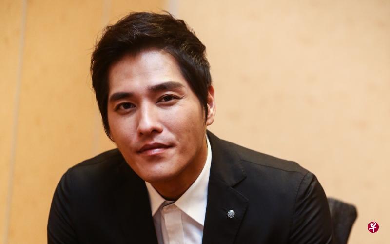 婚后的蓝正龙为了多些时间陪家人,已减少工作量。(陈斌勤摄) 婚后的蓝正龙为了多些时间陪家人,已减少工作量。(陈斌勤摄)