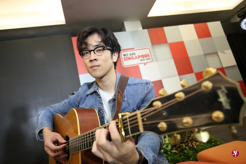 “We Are Singapore”是本地音乐人林宇改编自1987年的同名歌。 “We Are Singapore”是本地音乐人林宇改编自1987年的同名歌。