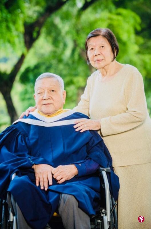 杨克绶留下遗孀刁宏爱、三个儿子和若干子孙。(受访者提供) 杨克绶留下遗孀刁宏爱、三个儿子和若干子孙。(受访者提供)