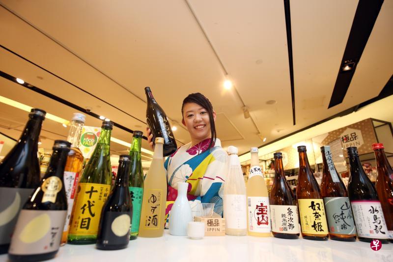 29岁的藤代亚弓是本地仅有的两位清酒酒学讲师之一。