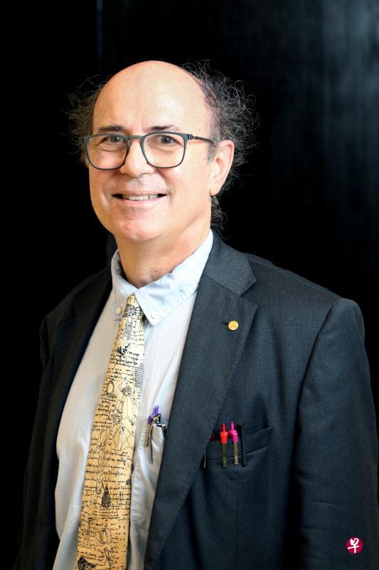 维尔切克:一切变化都在计时,每一个人都是时钟,每一个物体都是时钟。 (龙国雄摄) 维尔切克:一切变化都在计时,每一个人都是时钟,每一个物体都是时钟。 (龙国雄摄)