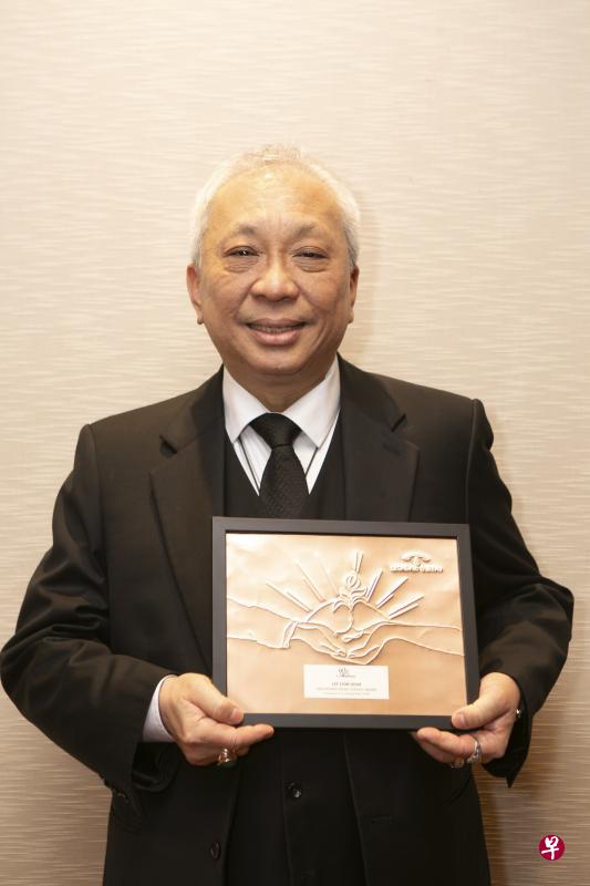 李经雄是新加坡法律援助局的委派律师,处理过305个个案,每年平均18个。他是今年唯一的杰出服务奖得主,也是第二个获得此奖的律师。(律政部提供) 李经雄是新加坡法律援助局的委派律师,处理过305个个案,每年平均18个。他是今年唯一的杰出服务奖得主,也是第二个获得此奖的律师。(律政部提供)