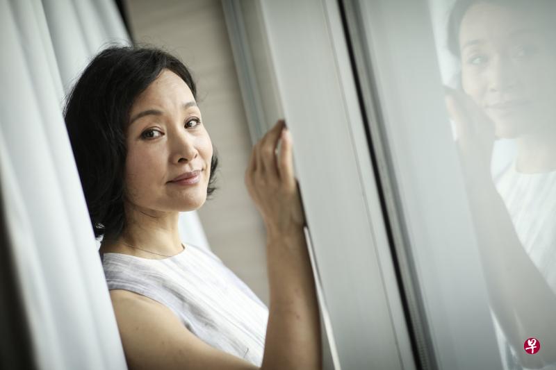 陈冲上周六在本地获颁电影传奇人物奖，她自称离传奇很远。（叶振忠摄）