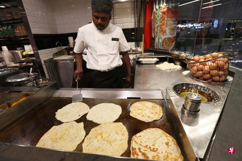 Prata Wala 推出的全麦面粉印度煎饼,口感和味道与一般印度煎饼相差无几。(陈来福摄) Prata Wala 推出的全麦面粉印度煎饼,口感和味道与一般印度煎饼相差无几。(陈来福摄)