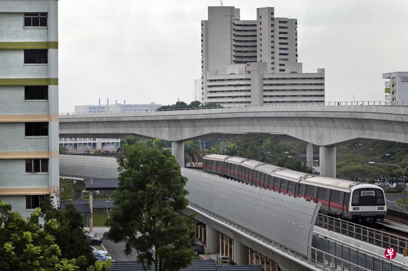 陆路交通管理局招标,要在地铁南北与东西线高架轨道上的另16个地点,安装总长约5.5公里的隔音屏。(海峡时报) 陆路交通管理局招标,要在地铁南北与东西线高架轨道上的另16个地点,安装总长约5.5公里的隔音屏。(海峡时报)