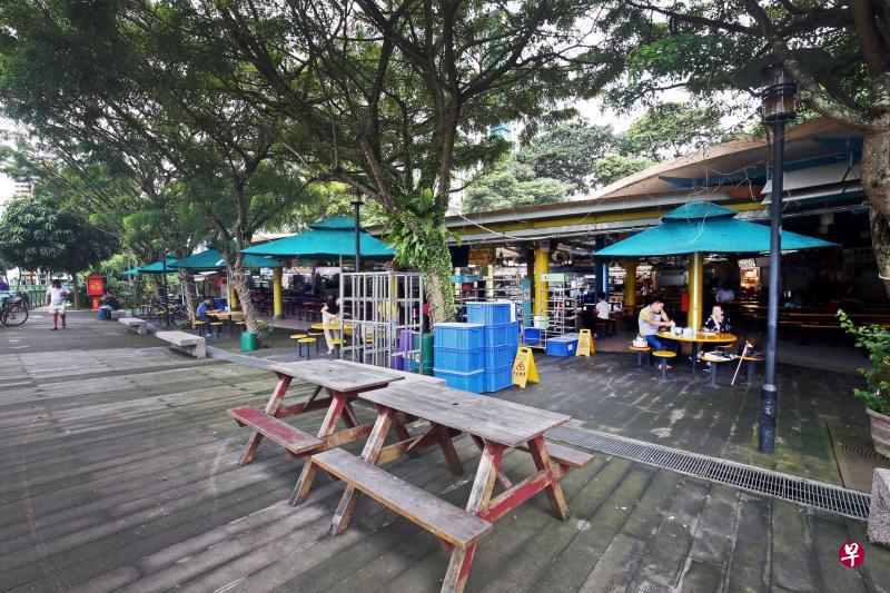 锡安路河畔熟食中心将在明年底以更美观和干净的环境迎接食客,受访小贩对新环境表示期待,也希望到时能吸引更多公众光顾,再度提升这家老字号熟食中心的人气。(邬福梁摄) 锡安路河畔熟食中心将在明年底以更美观和干净的环境迎接食客,受访小贩对新环境表示期待,也希望到时能吸引更多公众光顾,再度提升这家老字号熟食中心的人气。(邬福梁摄)