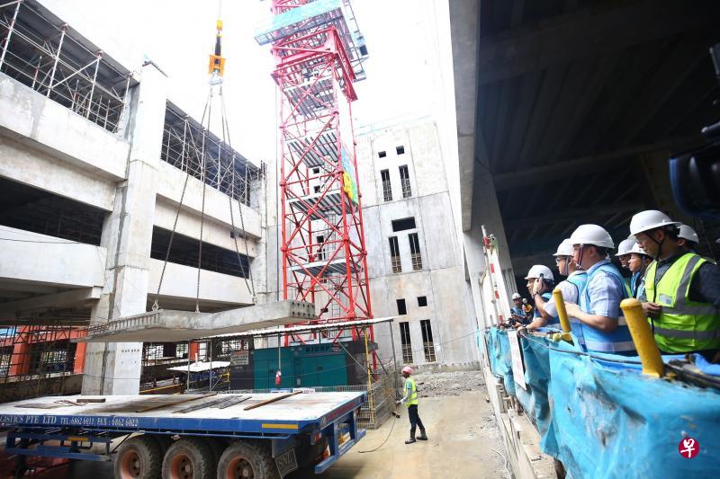 像建设卡尔物流中心这样的大型项目,除了发展商和主要承包商,还有很多分包商和中小企业参与,他们都会接触到IDD技术,并从中获益。(萧紫薇摄) 像建设卡尔物流中心这样的大型项目,除了发展商和主要承包商,还有很多分包商和中小企业参与,他们都会接触到IDD技术,并从中获益。(萧紫薇摄)