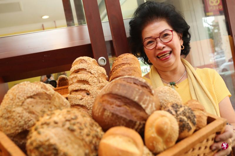 老板娘郑御贞自制多款德国面包。 老板娘郑御贞自制多款德国面包。