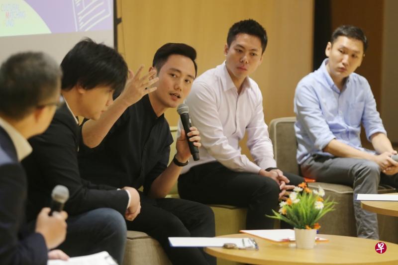 知识产权专家萧丁明律师(左二起)、知名导演巫俊锋、去年公开组金奖与最佳导演奖得主姚詠豪,以及最佳创意奖得主郑建龙,在微电影分享会上与参赛者分享心得。(林国明摄) 知识产权专家萧丁明律师(左二起)、知名导演巫俊锋、去年公开组金奖与最佳导演奖得主姚詠豪,以及最佳创意奖得主郑建龙,在微电影分享会上与参赛者分享心得。(林国明摄)