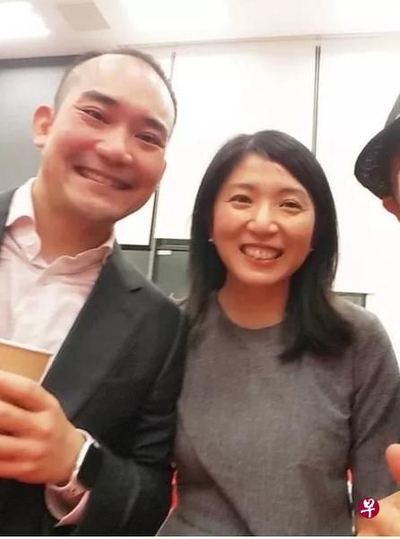 杨美盈(右)据说正与富豪李深静的幼子李耀升交往,许多网民知道后都纷纷献上祝福。(互联网) 杨美盈(右)据说正与富豪李深静的幼子李耀升交往,许多网民知道后都纷纷献上祝福。(互联网)