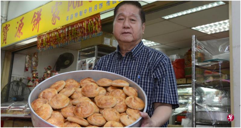 田锦河拥有超过50年制作糕饼的经验,饼家最著名的是传统豆沙饼。(档案照) 田锦河拥有超过50年制作糕饼的经验,饼家最著名的是传统豆沙饼。(档案照)