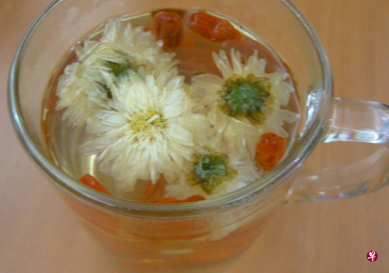 不是所有感冒患者都适合喝菊花茶。(档案照) 不是所有感冒患者都适合喝菊花茶。(档案照)