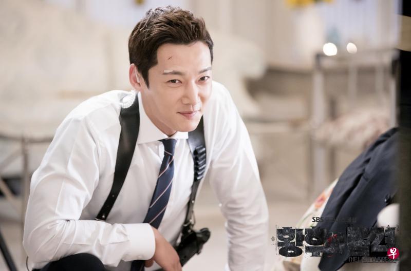 崔振赫在《皇后的尊严》饰演皇室警卫。(ONE频道提供) 崔振赫在《皇后的尊严》饰演皇室警卫。(ONE频道提供)