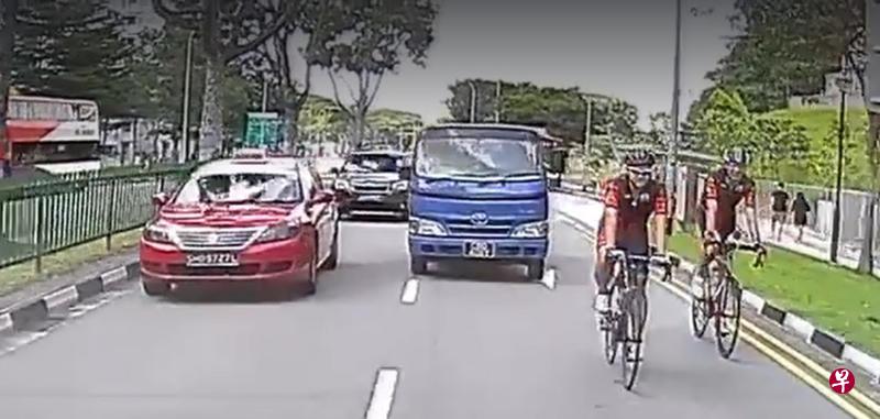 报章最近报道一起脚踏车骑士与罗厘司机争道事件,引起各界的关注。(视频截图) 报章最近报道一起脚踏车骑士与罗厘司机争道事件,引起各界的关注。(视频截图)