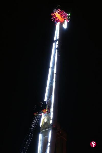 23岁的安东尼获救后说,等待过程“很漫长、很冷、很可怕”。(法新社) 23岁的安东尼获救后说,等待过程“很漫长、很冷、很可怕”。(法新社)