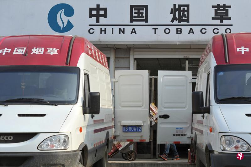 根据2012年罕见披露的财务数据,中国烟草总公司的利润可能比汇丰控股和沃尔玛都高。(路透社) 根据2012年罕见披露的财务数据,中国烟草总公司的利润可能比汇丰控股和沃尔玛都高。(路透社)