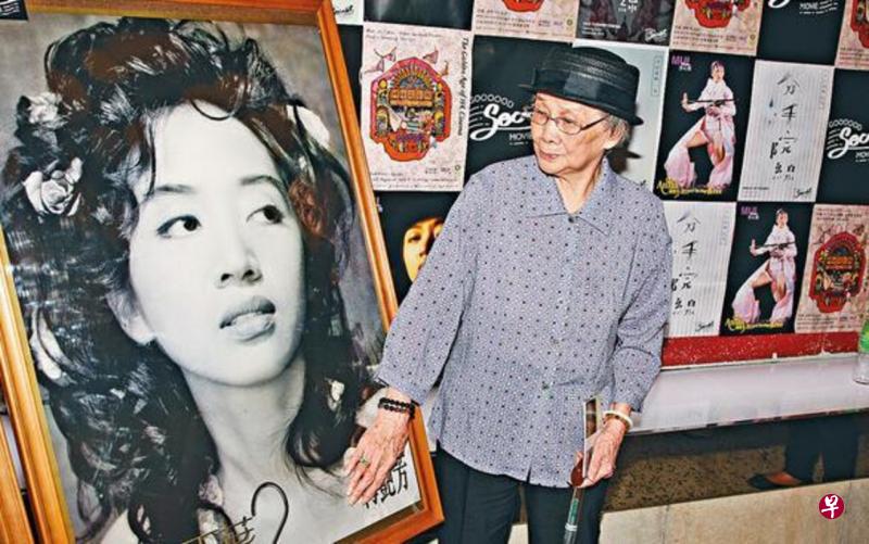 梅妈最希望女儿有桃花运,怎料梅艳芳与姐姐都因子宫癌去世。(互联网) 梅妈最希望女儿有桃花运,怎料梅艳芳与姐姐都因子宫癌去世。(互联网)