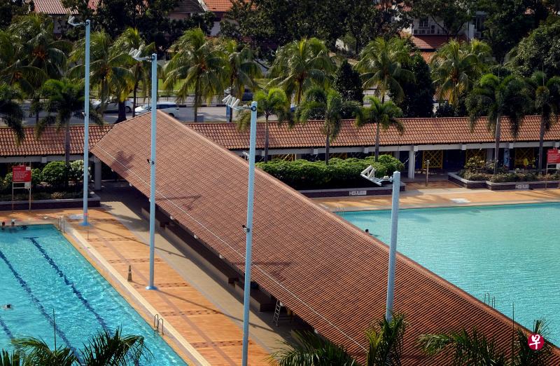 为防止溺水事故,新加坡体育理事会从2017年底开始在后港公共游泳池试用电脑视觉溺水探测系统,试验为期一年。(曾坤顺摄) 为防止溺水事故,新加坡体育理事会从2017年底开始在后港公共游泳池试用电脑视觉溺水探测系统,试验为期一年。(曾坤顺摄)