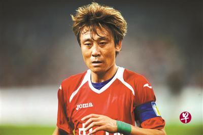 原中国男足球员高峰,在中国足坛有“快马”和“浪子”之称。(互联网) 原中国男足球员高峰,在中国足坛有“快马”和“浪子”之称。(互联网)