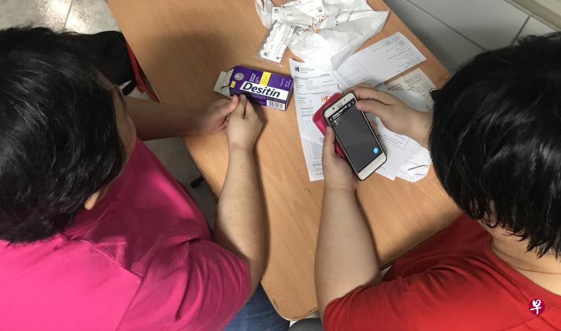 莫小姐称盛港综合医院的护士疏于照顾病母。(曾美玲 摄影) 莫小姐称盛港综合医院的护士疏于照顾病母。(曾美玲 摄影)